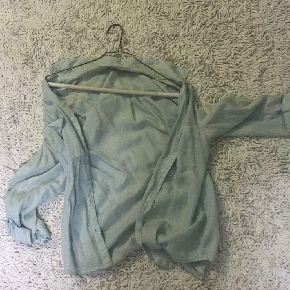 Flowly blue button down